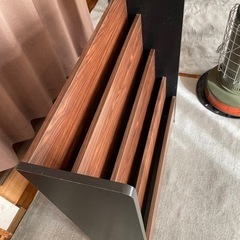 マガジンラック　雑誌棚の画像