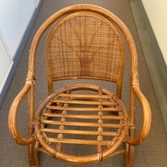 木製の椅子の画像