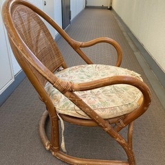 木製の椅子の画像