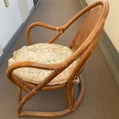 木製の椅子の画像