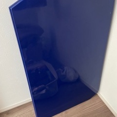 青色のテーブル
