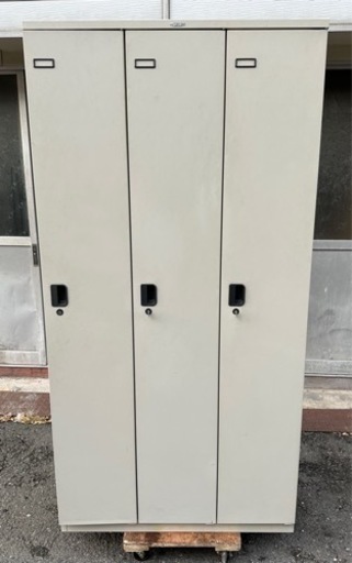 LION スチールロッカー 幅900×奥500×高1790 鋼板 オフィス 大阪