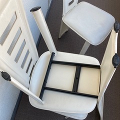 椅子4脚セット　白いイス　モダンの画像