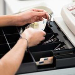 【米原市】時給1400円♪1日5時間勤務◎レジ・品出し業務の画像