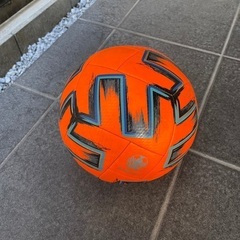 サッカーボール　5号　アディダス