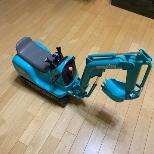 コマツ　ショベルカー　玩具　はたらく車