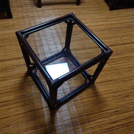 ラタン　サイドテーブル　コーナーテーブル　ディスプレイ　正方形