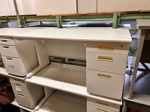 片袖机　鍵付き　幅1400　奥行700　高さ700㎜