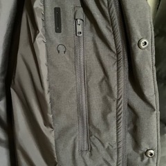 ユニクロ　シームレスダウン　メンズ　グレー　Mサイズの画像