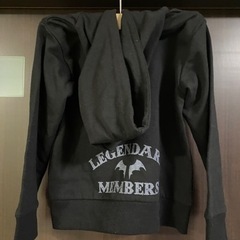 新品タグ付き　子どもフード付きトレーナー130cmの画像