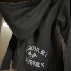 新品タグ付き　子どもフード付きトレーナー130cmの画像