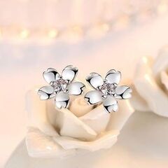桜ピアス（新品）の画像