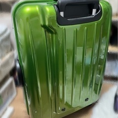 決まりました　緑　キャリーケース