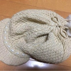 ボンボンがかわいいニット帽　フリーサイズ