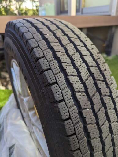 NV200 スタッドレスタイヤ 4本組