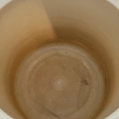 果実酒ビンと漬物石と容器の画像