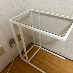 サイドテーブルの画像