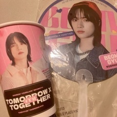 tomorrow x together  うちわと紙コップ