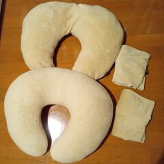 かなり値下げ！！　ダッコ　授乳クッション2つ、予備カバー2つ☆