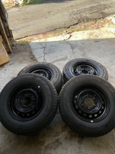 ハイエース　キャラバン　タイヤ、ホイールセット