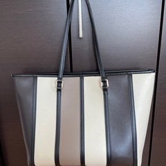 Cleliaクレリア　チャーム付きマルチカラートートバッグの画像