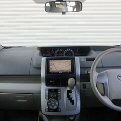 車内広々！通勤、買い物、レジャーなんでもこなせる便利なお車です！の画像