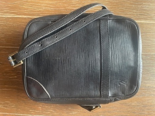 ルイヴィトンエピ斜め掛けバック値下げ‼️