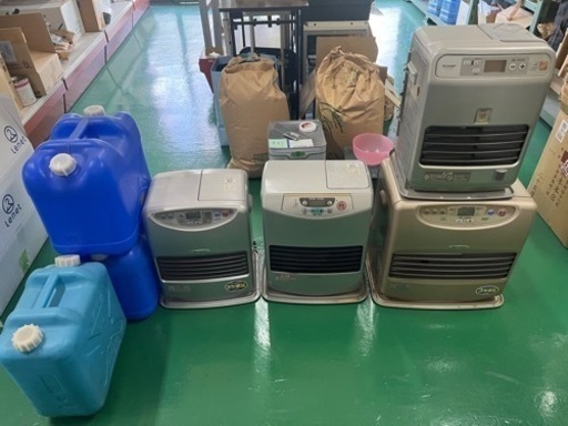 【確定済】ストーブ4台　ポリタンク3つ