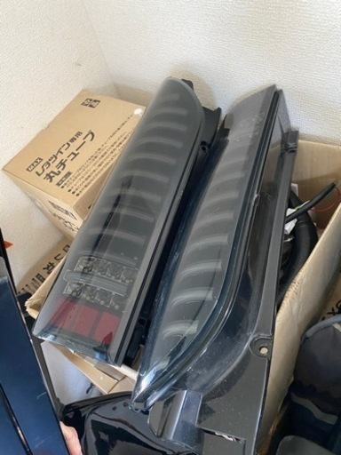 ハイエース6型　ベッドキット&テールランプ(黒)