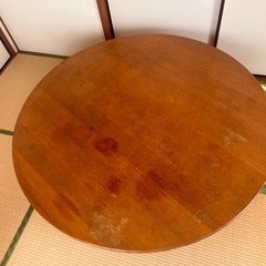 アンティーク家具　円卓の画像