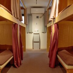 英語力を活かせて国際的（外国人旅行者多数）♪　USJまで徒歩圏のゲストハウスでフロント受付の画像