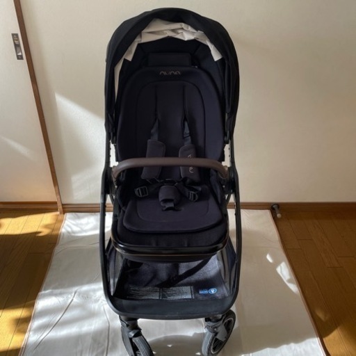 nuna ヌナ　ベビーカー TRIV next riveted  　(トリヴ ネクスト リベテッド)