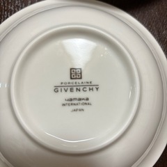【決定】中古品　GIVENCHY チューリップ器　5枚の画像