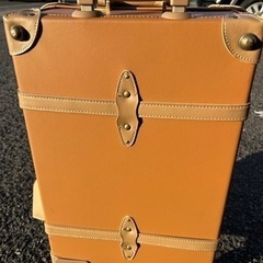 キャリーケース　ベージュの画像