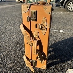 キャリーケース　ベージュの画像