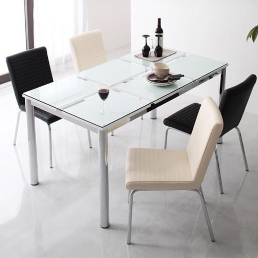 ガラスダイニングテーブル