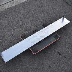 【ヤ取終了8/18】≪yt1031ジ≫ ステンレス棚 平棚 幅150cm W1500 壁掛け棚 厨房機器/板棚/天吊り/店舗/設備/ガレージ/DIY 現状品 51113-11の画像
