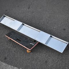 【ヤ取終了8/18】≪yt1031ジ≫ ステンレス棚 平棚 幅150cm W1500 壁掛け棚 厨房機器/板棚/天吊り/店舗/設備/ガレージ/DIY 現状品 51113-11の画像