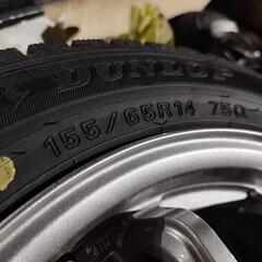 軽自動車にホイール付きスタッドレスの画像
