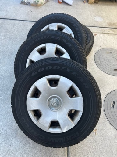 200系ハイエース　純正鉄ホイール付きスタッドレス