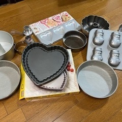 ケーキやドーナツの型など