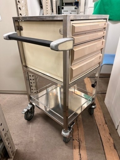 ステンレスワゴン　工具箱などに　幅56 奥52 高さ92cm
