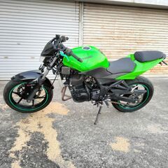カワサキのニンジャ250　ネイキッド仕様。エンジンセル一発始動で...