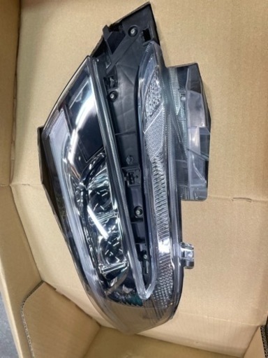 ‼️ZRR80ノア エスクァイア  純正 LED ヘッドライト ‼️