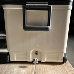 クーラーボックス　キャスター付きの画像