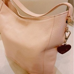 フルラFURLA ハンドバッグ　チャーム付きの画像