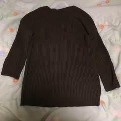 緑のニット　Ｖネックの画像