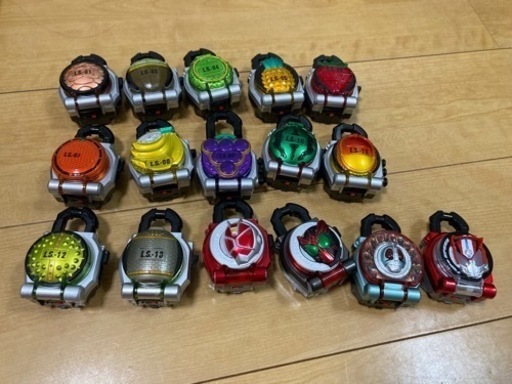 仮面ライダーガイム　戦極ドライバー　ロックシードDX16個SGGP36個被りなし