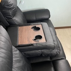ニトリ　3人用電動本革テーブル付きリクライニングソファ(グラッゼ2 BK)の画像
