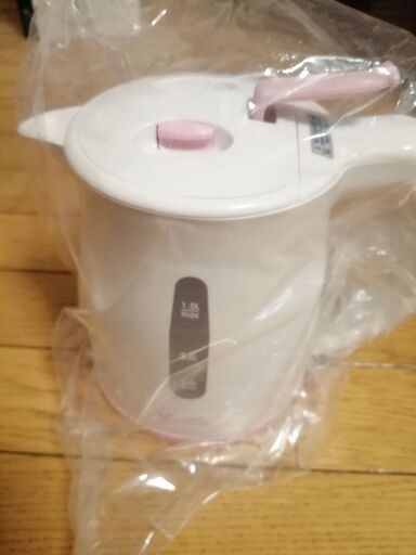 【美品】2023年12月5日購入クオーレ電気ケトル１リットル　ＣＵ−２０５ＥＫ（Ｐ）